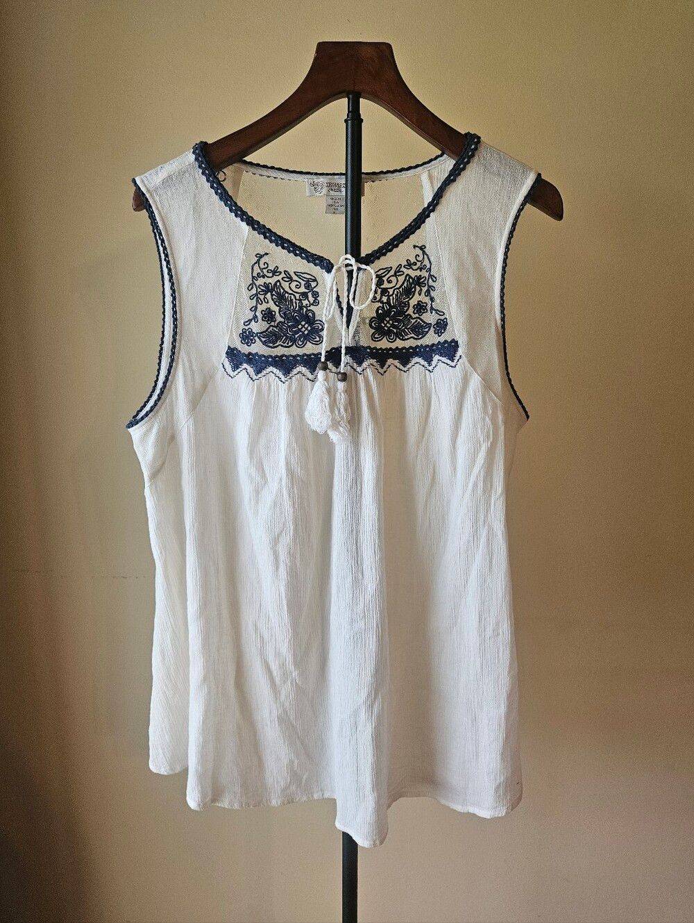 Vintage America Blues White Sleeveless Embroidered Tank with Navy Trim Size XL